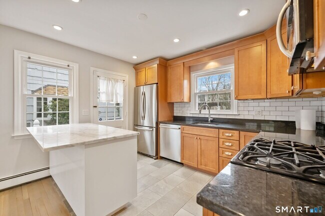 5 River St in Greenwich, CT - Building Photo - Building Photo