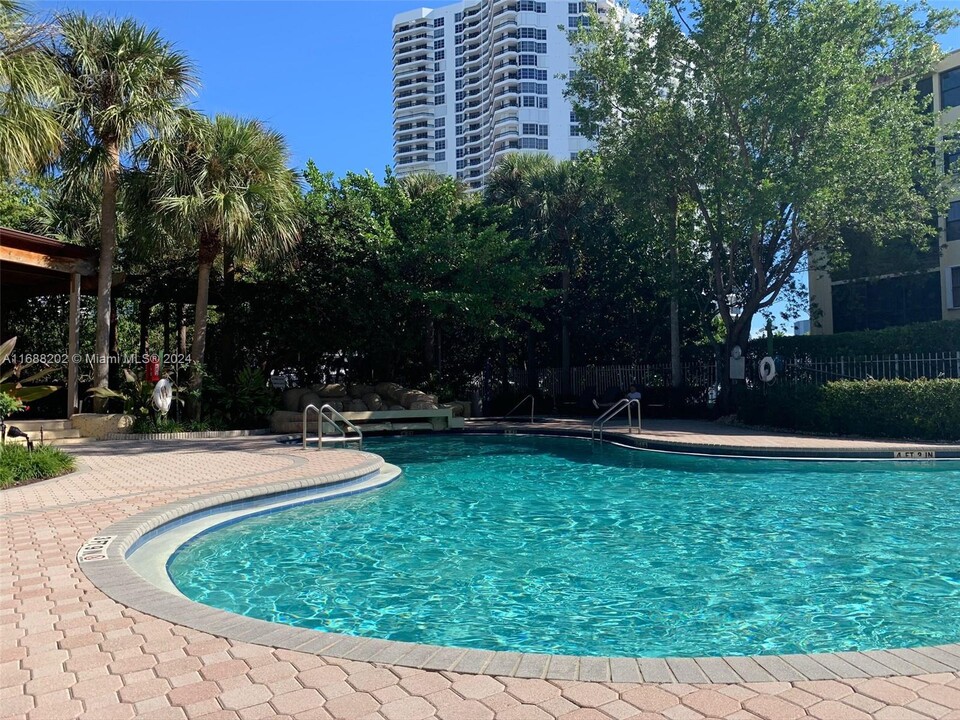 3400 NE 192nd St, Unit #1611 in Aventura, FL - Building Photo