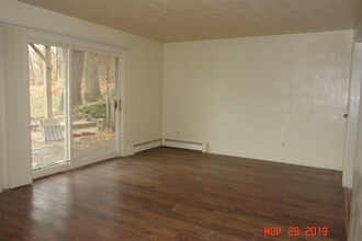 6007 Oran Ave-Unit -3 in Kalamazoo, MI - Foto de edificio - Building Photo