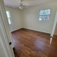 110 Park St in Inglis, FL - Foto de edificio - Building Photo