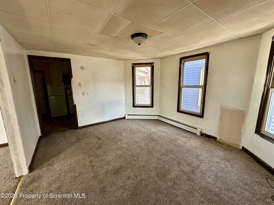 63 Wyoming St in Carbondale, PA - Building Photo