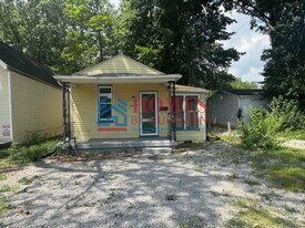 1326 E Olive St in Evansville, IN - Building Photo