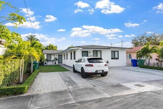 3018 SW 25th Ter-Unit -3018 in Miami, FL - Foto de edificio - Building Photo