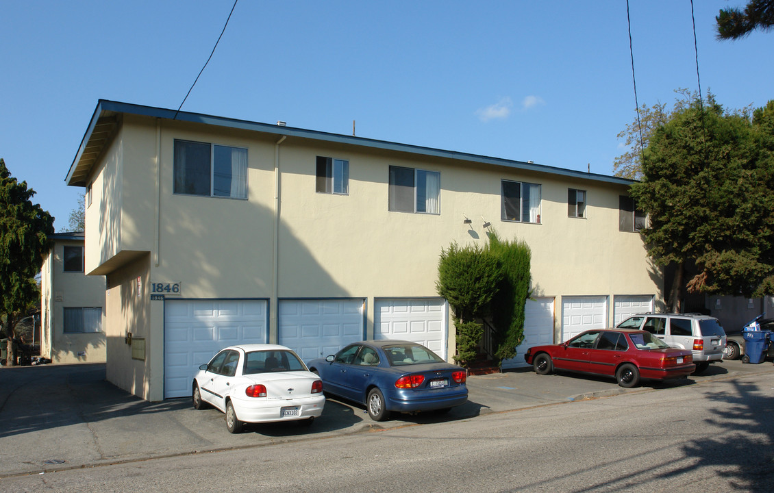 1846 W Bayshore Rd in East Palo Alto, CA - Building Photo