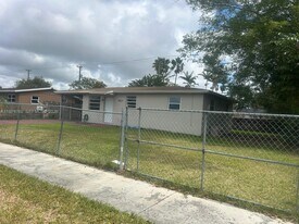 28511 SW 147th Ave in Homestead, FL - Building Photo