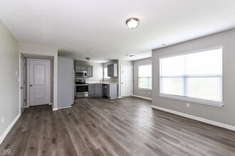 604 Fisher Creek Drive in Indianapolis, IN - Building Photo - Building Photo