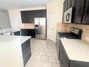 1616 Bluebird Dr in Little Elm, TX - Foto de edificio - Building Photo