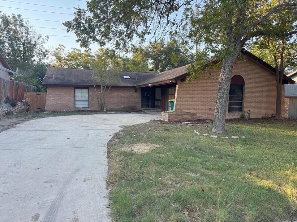 12648 King Oaks Dr in Live Oak, TX - Building Photo