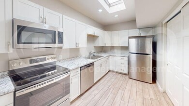 1949 N Swan Rd in Tucson, AZ - Building Photo - Building Photo
