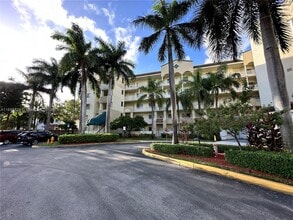 10700 NW 66th St in Doral, FL - Foto de edificio - Building Photo