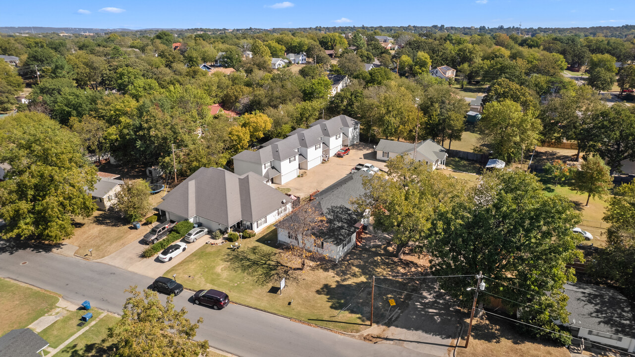 301 E Modoc Ave in Mcalester, OK - Building Photo