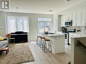 114 Maynooth Ct in Ottawa, ON - Building Photo - Building Photo
