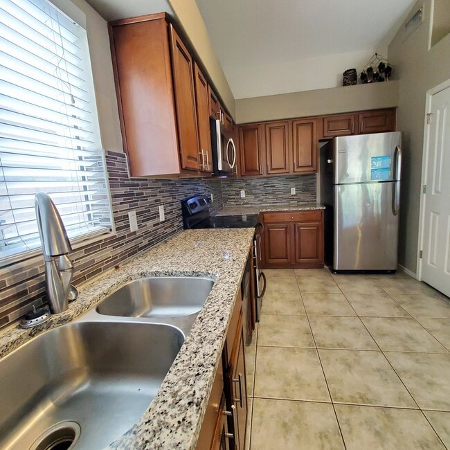 9139 W Davis Rd in Peoria, AZ - Building Photo - Building Photo
