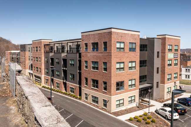 Mosaic Village in Cohoes, NY - Foto de edificio - Building Photo