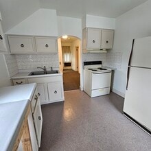 320 E Indiana Ave, Unit B in Spokane, WA - Building Photo - Building Photo