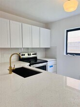 910 SW 4th Ave in Miami, FL - Building Photo - Building Photo