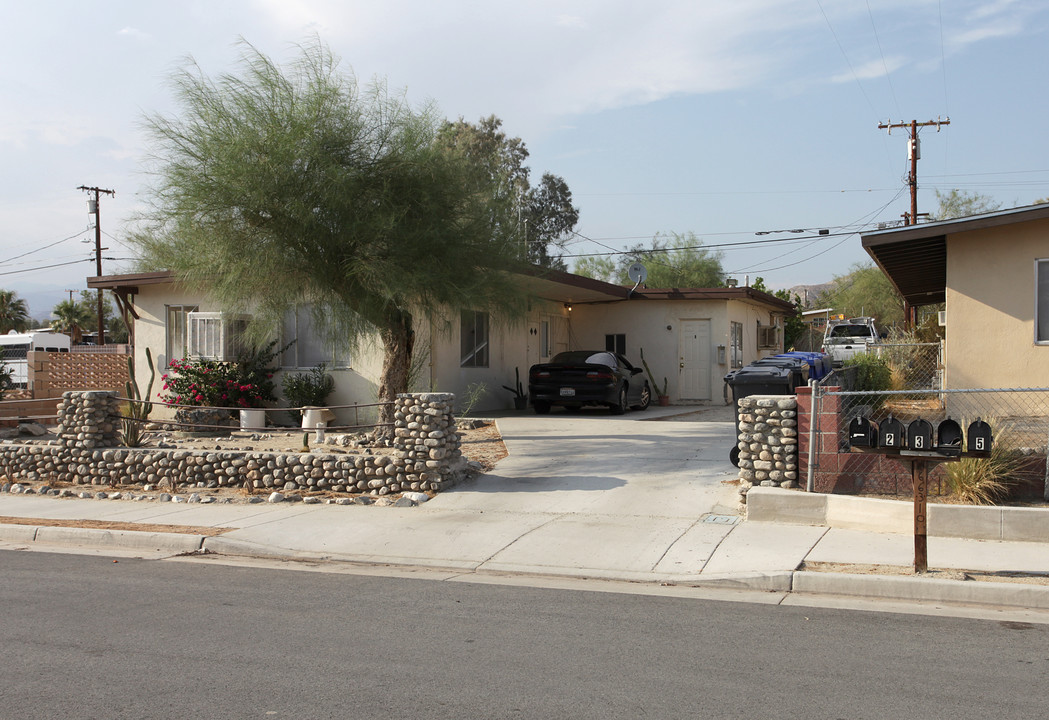 66310 1st St in Desert Hot Springs, CA - Foto de edificio