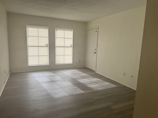 2020 Continental Ave in Tallahassee, FL - Building Photo - Building Photo