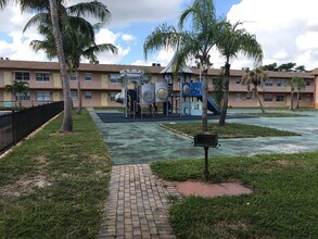 95-101 NE 41st St in Oakland Park, FL - Building Photo - Building Photo