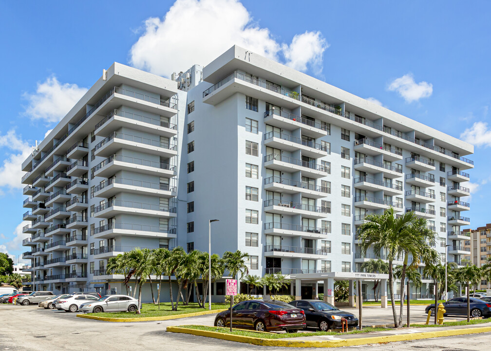 Park Towers in Miami, FL - Foto de edificio