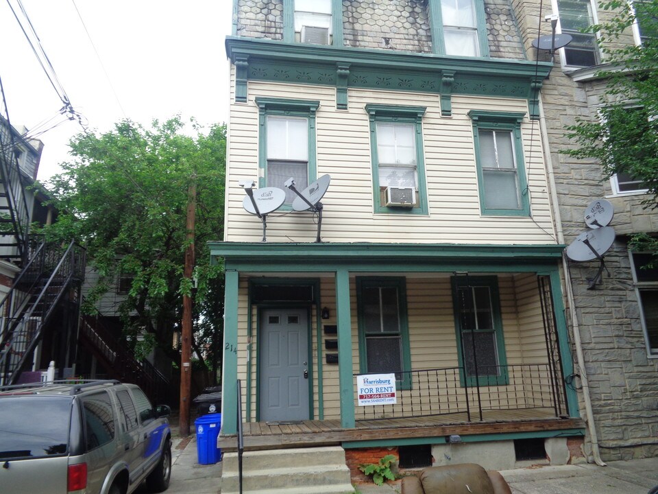 214 Peffer St in Harrisburg, PA - Building Photo