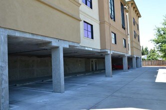 1765 E Bayshore Rd in East Palo Alto, CA - Foto de edificio - Building Photo