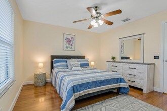 244 Greymon Dr in West Palm Beach, FL - Foto de edificio - Building Photo