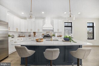 7519R Ridge Ave in Philadelphia, PA - Building Photo - Building Photo