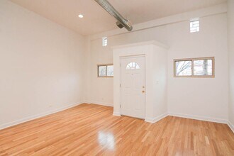 2515 W Winona St, Unit M04H in Chicago, IL - Foto de edificio - Building Photo