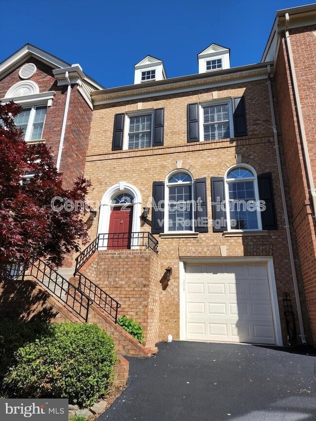 8002 Tanworth Ct in West Springfield, VA - Building Photo - Building Photo