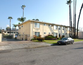 Weddington Apartments in Valley Village, CA - Building Photo - Building Photo