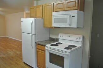 1040 W Central Ave in Minot, ND - Building Photo - Building Photo