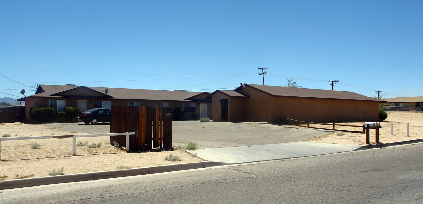 20921 Nisqually Rd in Apple Valley, CA - Building Photo