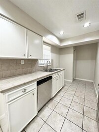 1503 W Donovan St photo'