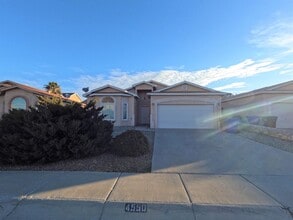 4550 Hillsboro Loop in Las Cruces, NM - Building Photo - Building Photo