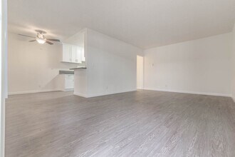 8123 Langdon Ave in Los Angeles, CA - Building Photo - Building Photo