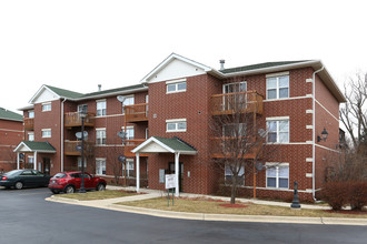 Fox Place Apartments in St. Charles, IL - Building Photo - Building Photo