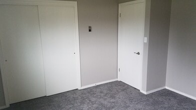 312 N Silver Lake Ave, Unit B in Medical Lake, WA - Building Photo - Building Photo