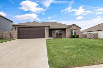 2313 Pinewood Ave in Lowell, AR - Building Photo - Building Photo