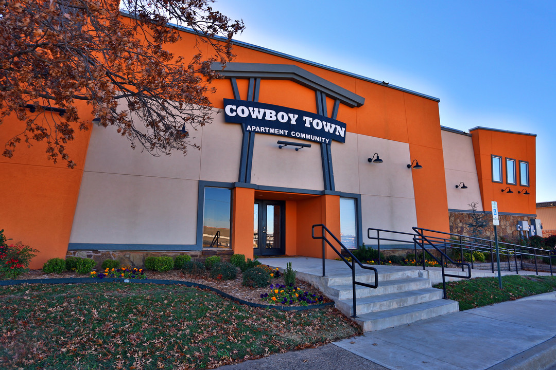 Cowboy Town Apartments in Stillwater, OK - Building Photo