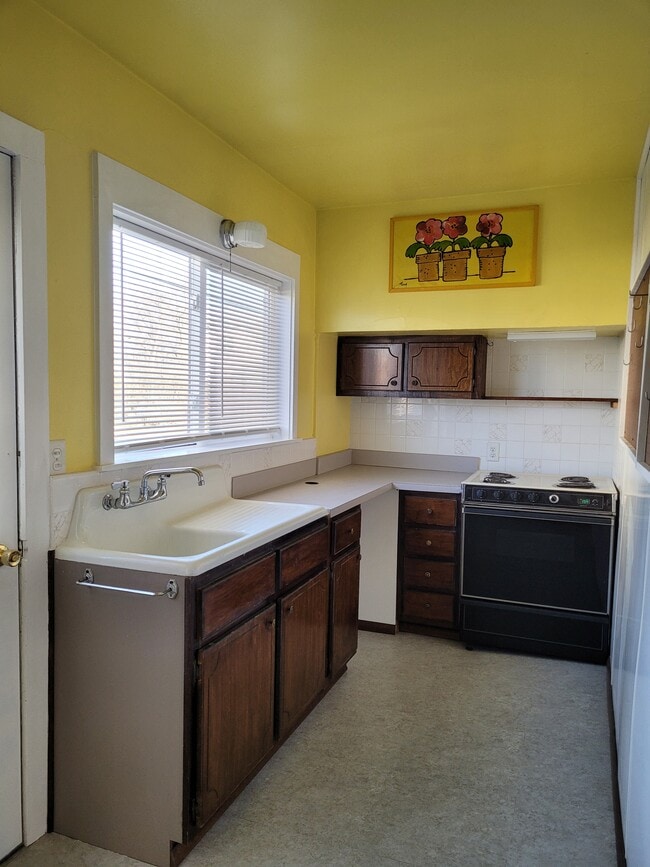 408 S 5th St, Unit 1 in Effingham, IL - Building Photo - Building Photo