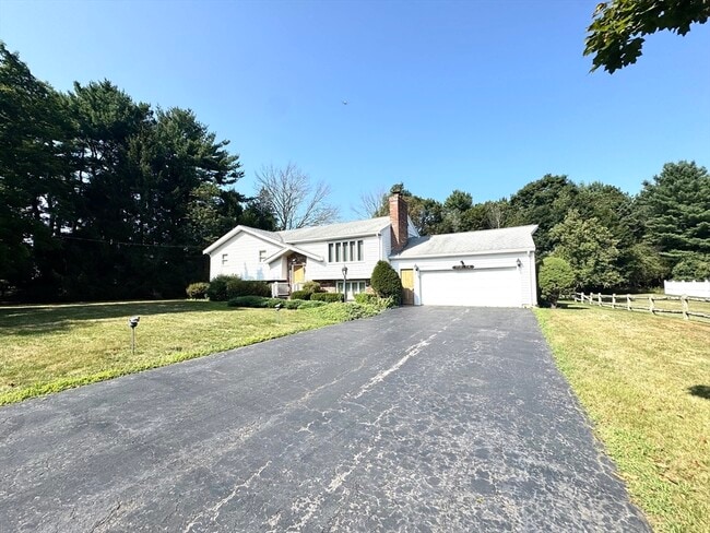 117 Randall St in Easton, MA - Building Photo - Building Photo