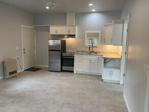 5876 Shadow Mountain Rd in Nanaimo, BC - Building Photo - Building Photo