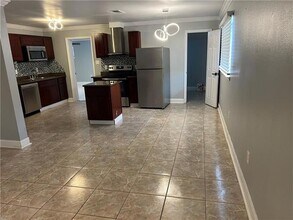 2716 Riverland Dr in Chalmette, LA - Foto de edificio - Building Photo