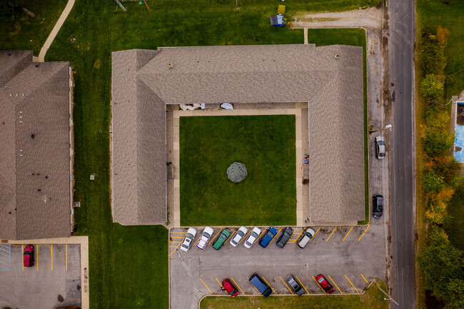 Ideal Apartments in Fort Wayne, IN - Building Photo - Building Photo