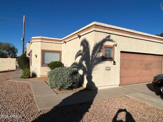 property at 2120 N Yucca Ct
