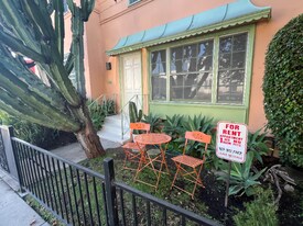 141 1/2 Sweetzer Ave, Unit 141 1'2 in Los Angeles, CA - Building Photo