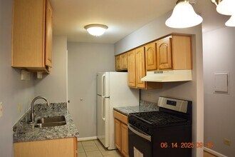 1180 Meadow Ln in Hoffman Estates, IL - Building Photo - Building Photo