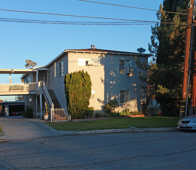 267-269 W Elm Ave in Burbank, CA - Building Photo - Building Photo