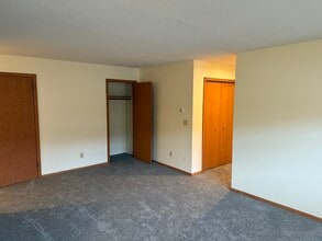 Aquila Apartments in St. Louis Park, MN - Foto de edificio - Building Photo